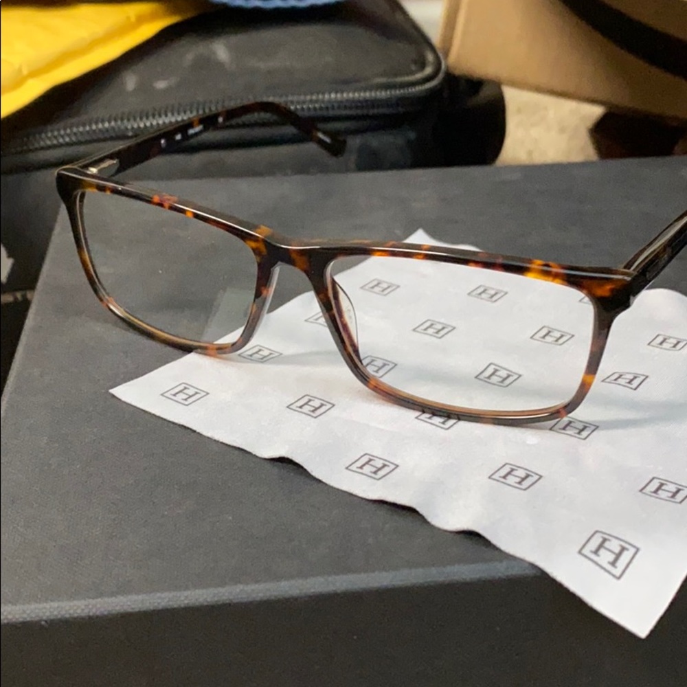 Hackett glasses